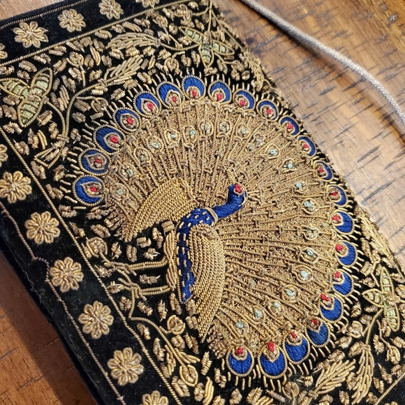 Gorgeous Embroidered Purse - Picture 3 of 6